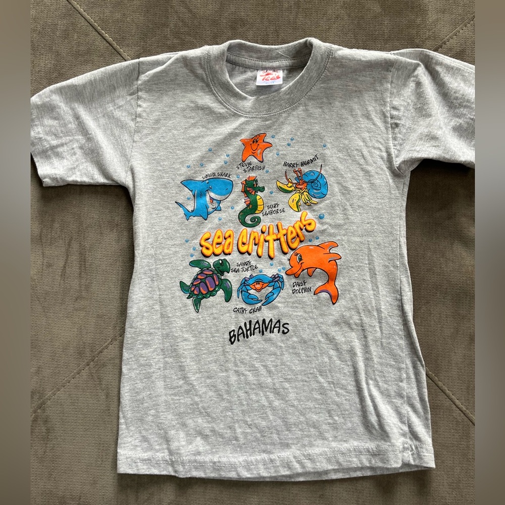 Bahamas shirt kids size 8 (marked as size 10)